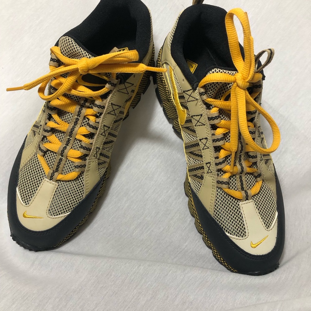 Nike Air Humara QS men’s Size 8.5 Trail sneakers in Wheat Grass color FJ7098-700